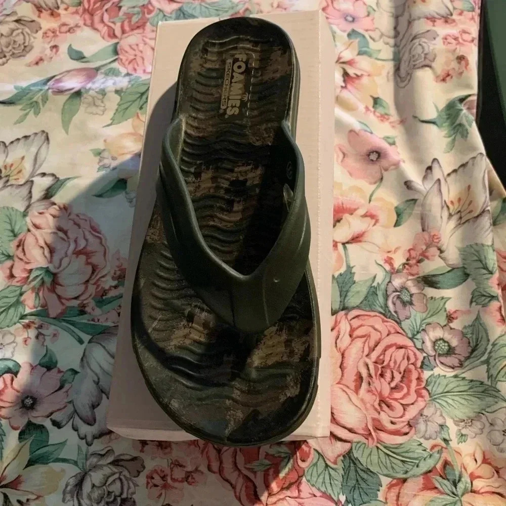 Sketchers Men’s Green Summer Flip Flops Size 9